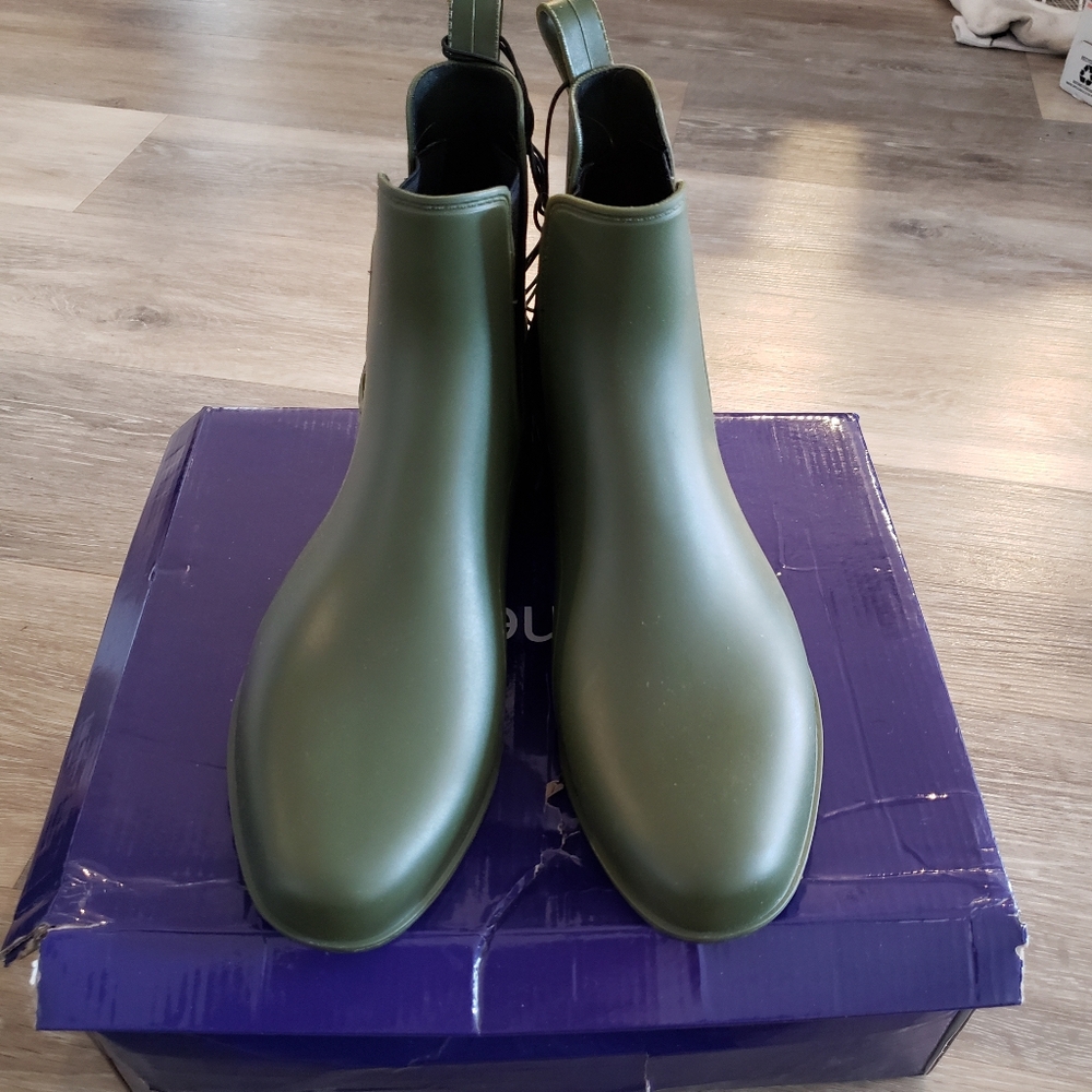 Elements women rain boots size 9